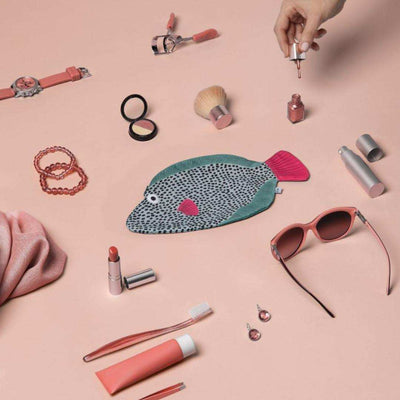 estuche con forma de pez