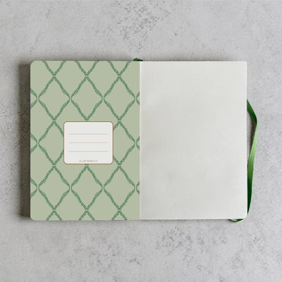Detalle del cuaderno A5 Garden Trellis de Alljoy Design