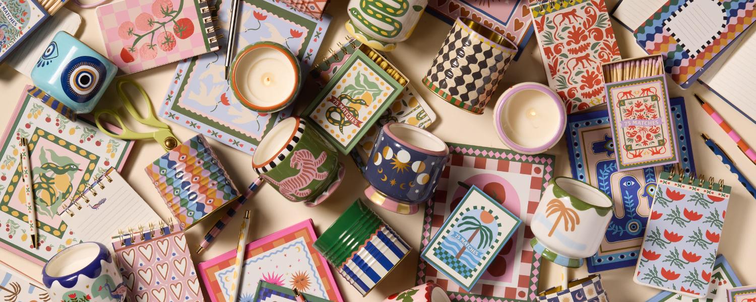 libretas, bolígrafos, velas y cerillas de la colección a dopo de designwork ink