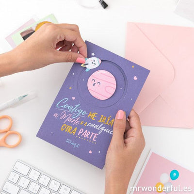 postal felicitación con planeta y cohete