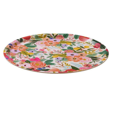 Bandeja redonda Garden Party con diseño floral colorido, hecha en Suecia, ideal para decoración y servir.
