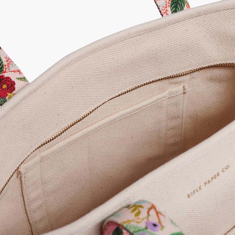 Bolso de Lona Garden Party con cremallera, asas reforzadas, y diseño floral exclusivo de Rifle Paper Co.