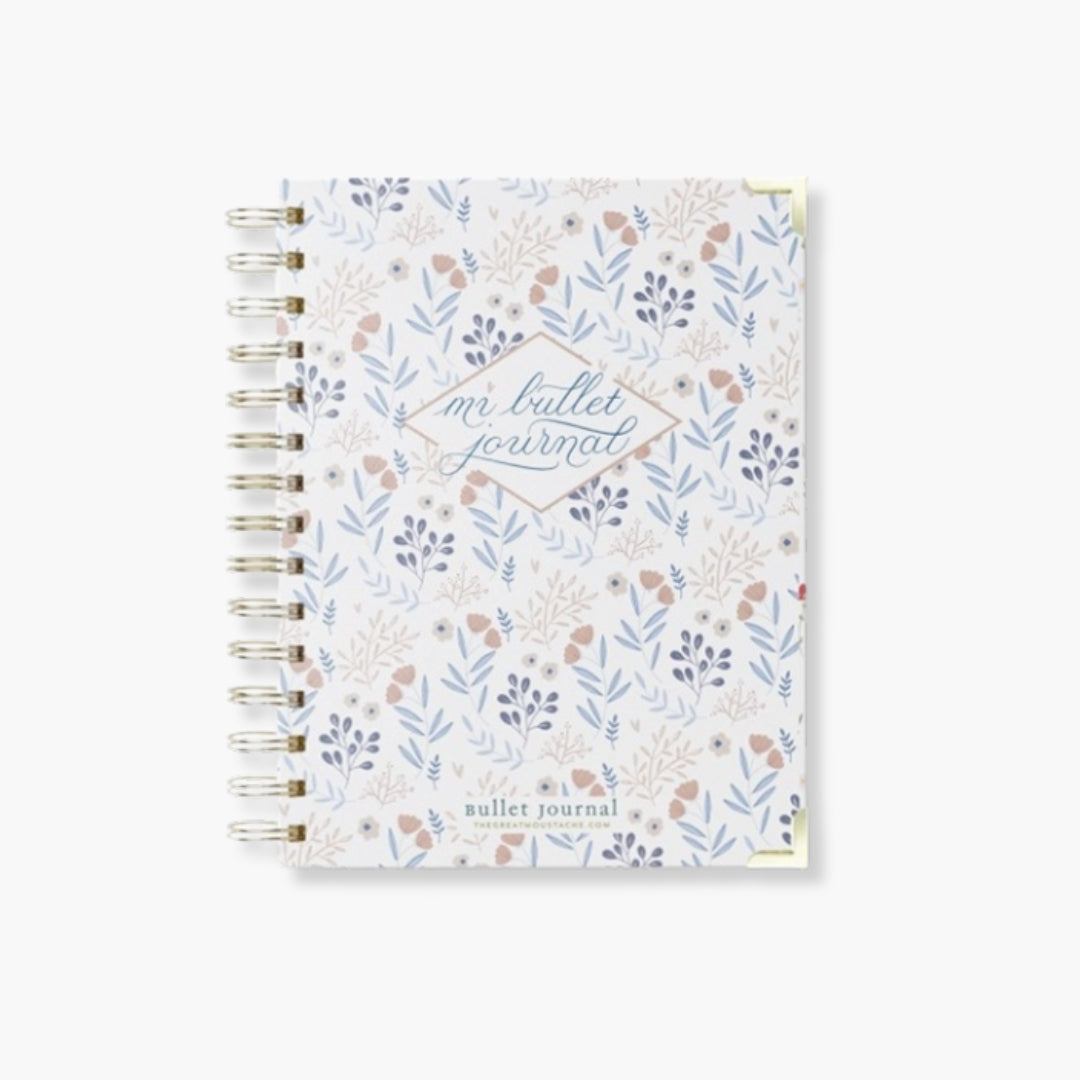 Cuaderno Mi Bullet Journal A5 con diseño floral, tapas duras, anillas, y páginas punteadas.