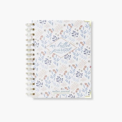 Cuaderno Mi Bullet Journal A5 con diseño floral, tapas duras, anillas, y páginas punteadas.