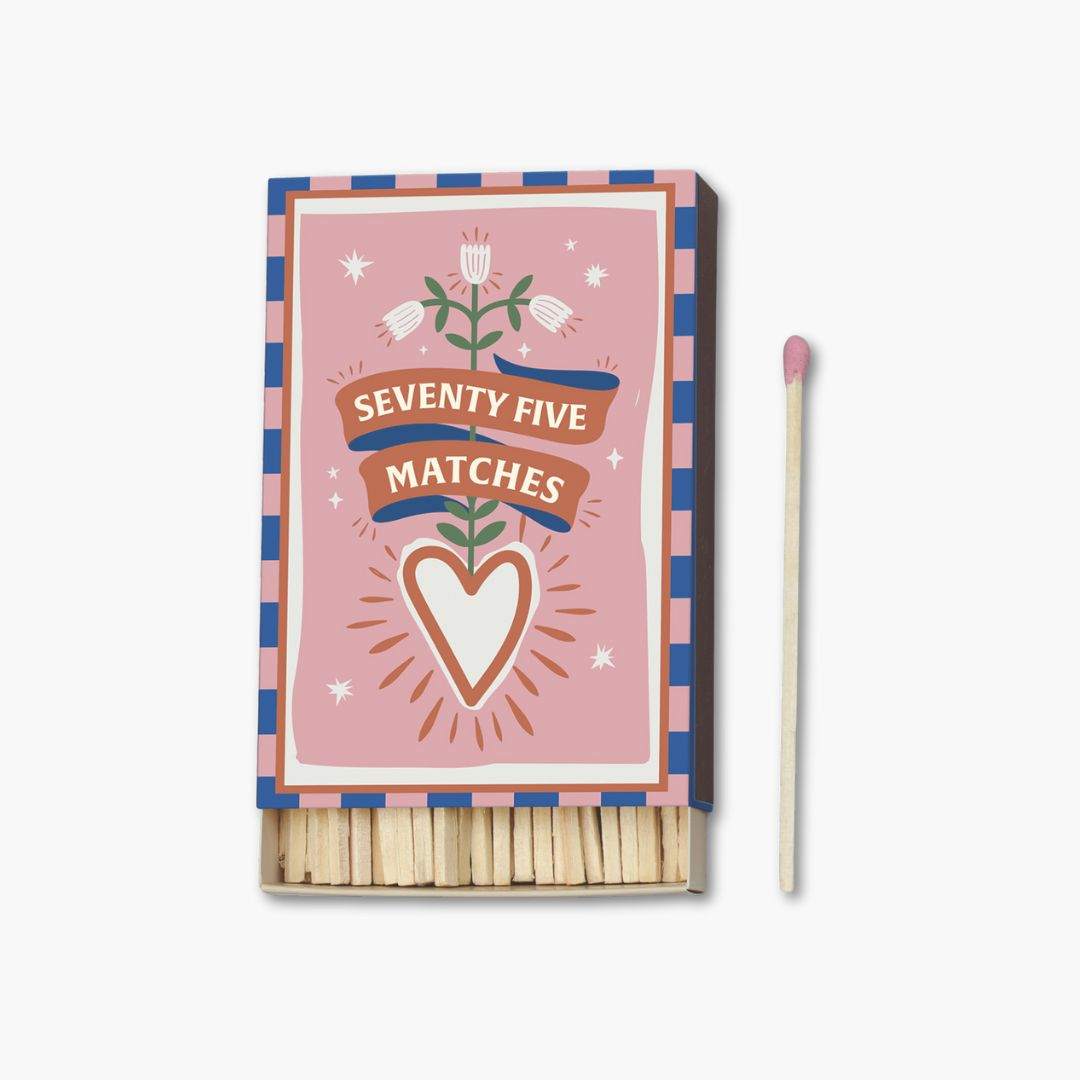 caja de 75 cerillas paddywax con dibujo de corazon