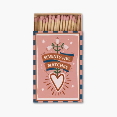 caja de 75 cerillas paddywax con dibujo de corazones