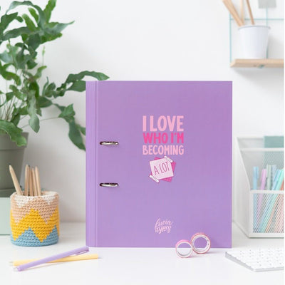 carpeta de 2 anillas de color lila con frase