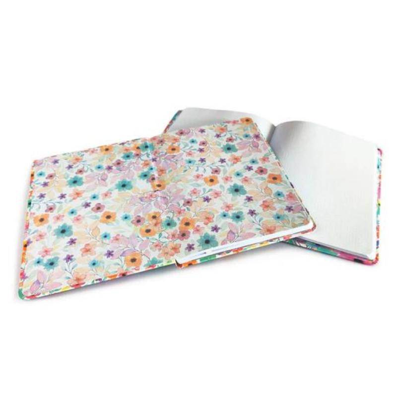 Cuaderno Bullet Journal Viviana con tapa dura floral y páginas punteadas para organización creativa.