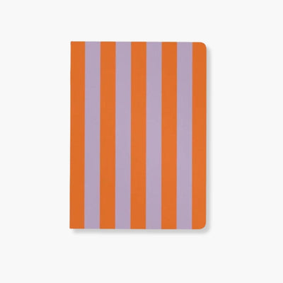 Cuaderno A5 Lines con diseño de rayas naranjas y lilas, esquinas redondeadas.