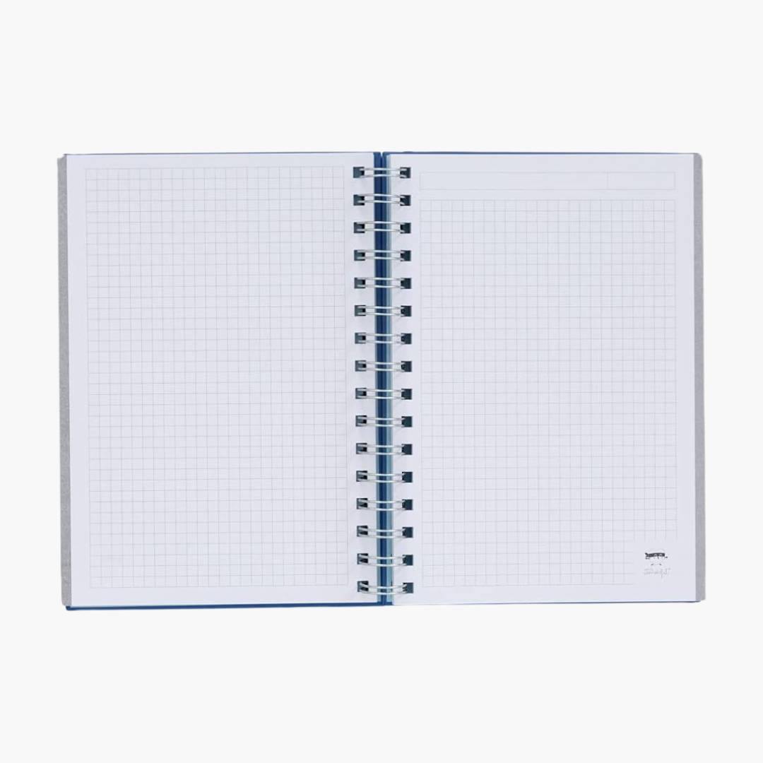 interior cuaderno de anillas A5 con hojas cuadriculas