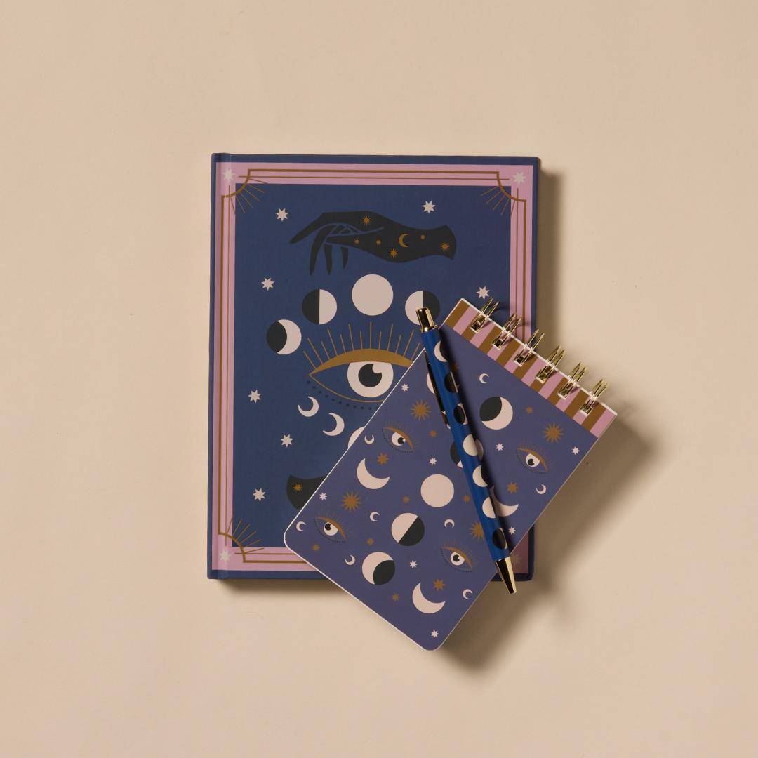 cuaderno y bloc de notas con portada de fases reales