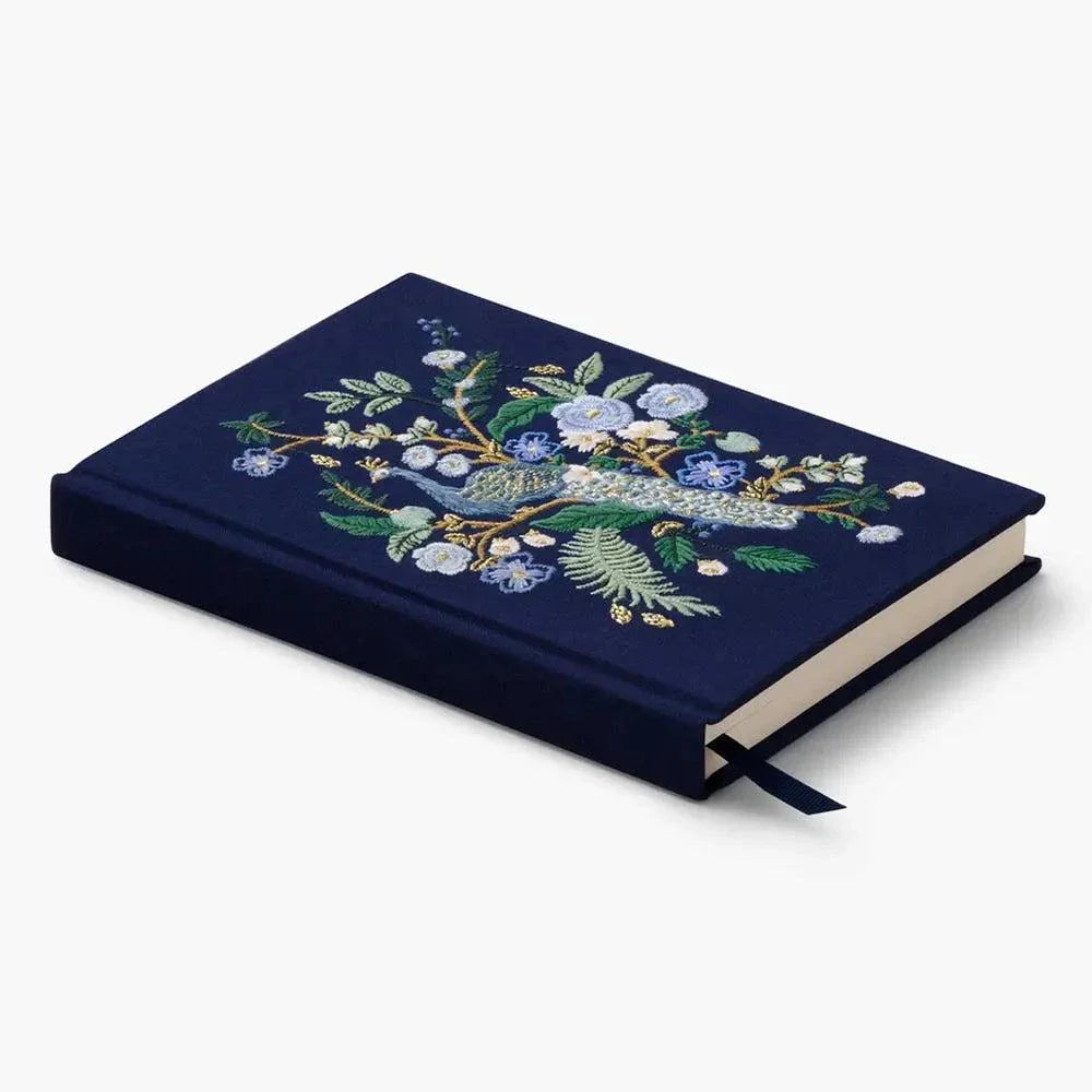 Diario personal de tapa dura con tela bordada Peacock de Rifle Paper Co.
