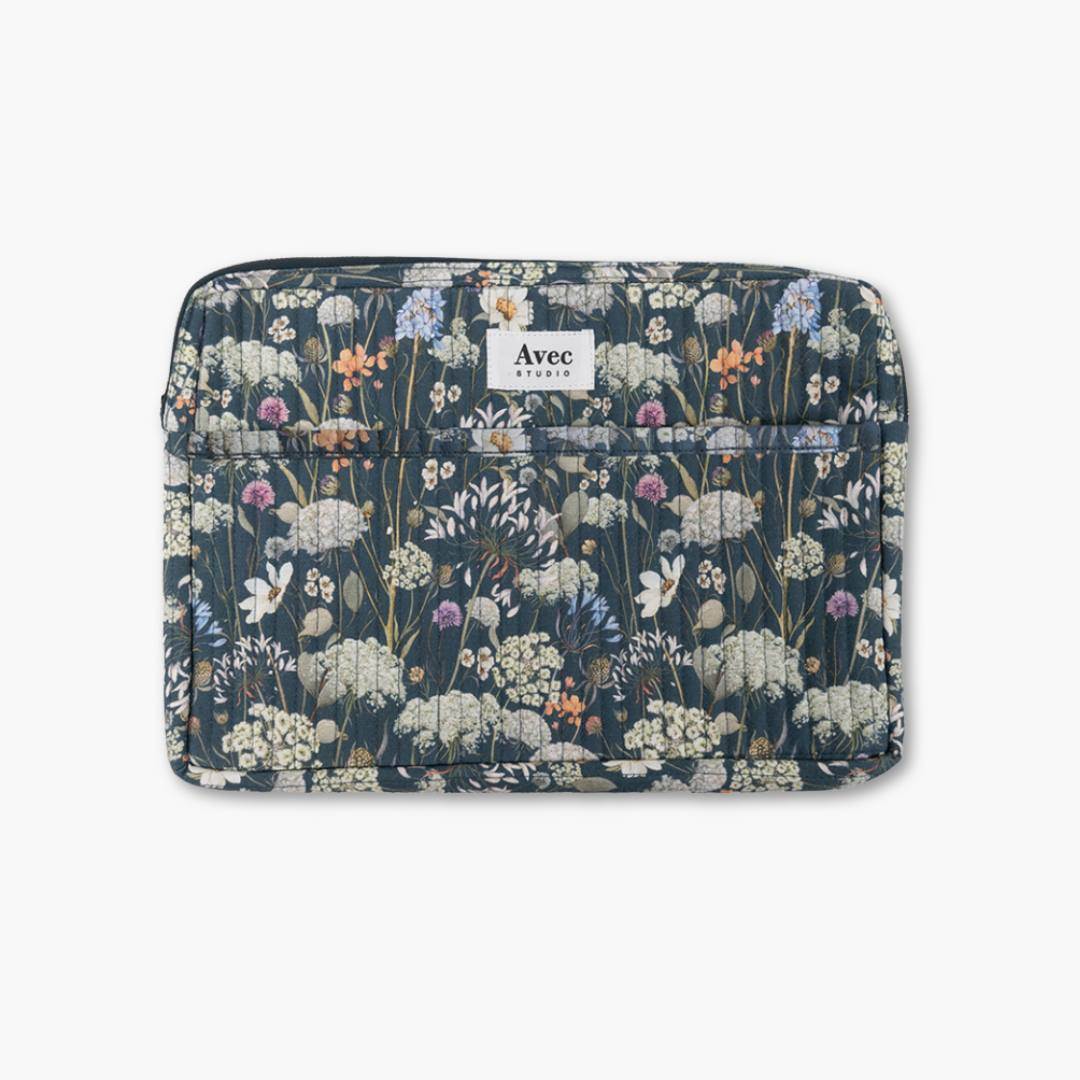 funda portátil de tela azul oscuro con flores