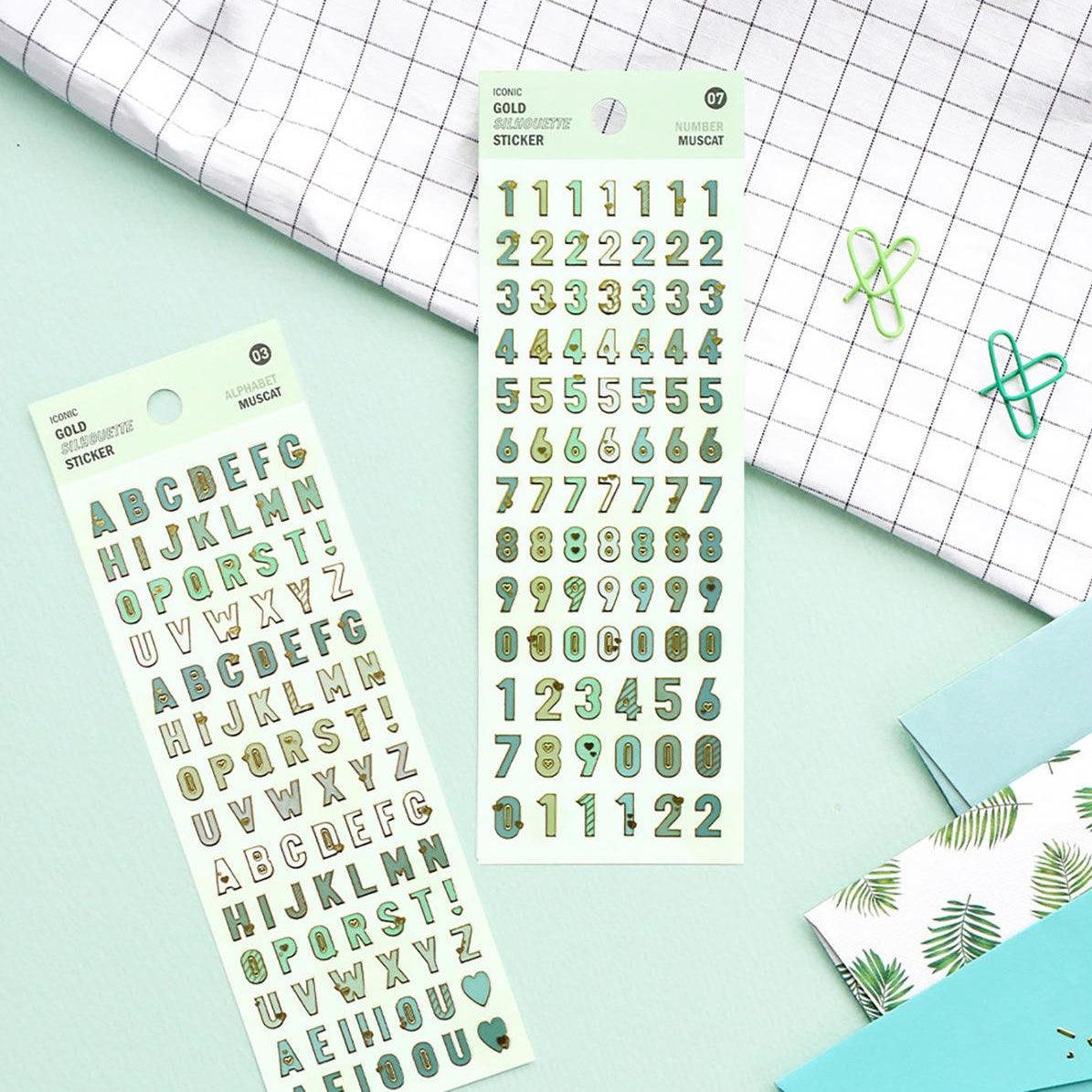 pegatinas con abecedario en letras mayúsculas verdes con detalles dorados