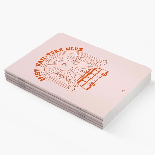 Cuaderno A5 Van-Ture Club con diseño elegante y tapa impresa resistente, 40 páginas en color crema, encuadernación duradera, esquinas redondeadas, eco-friendly.