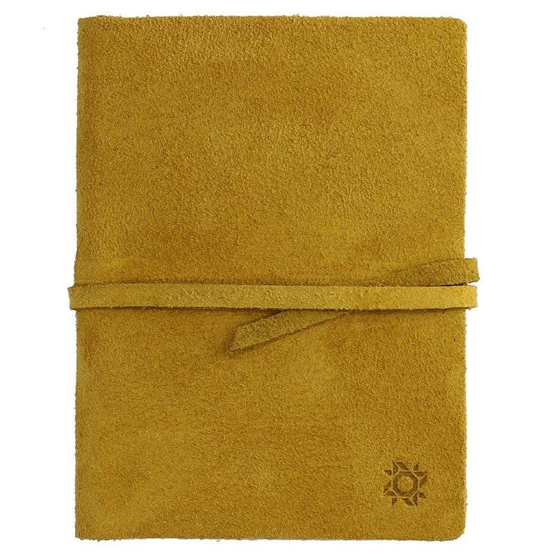 Libreta de piel de vacuno con diseño entrelazado en color mostaza, inspirada en Estambul.