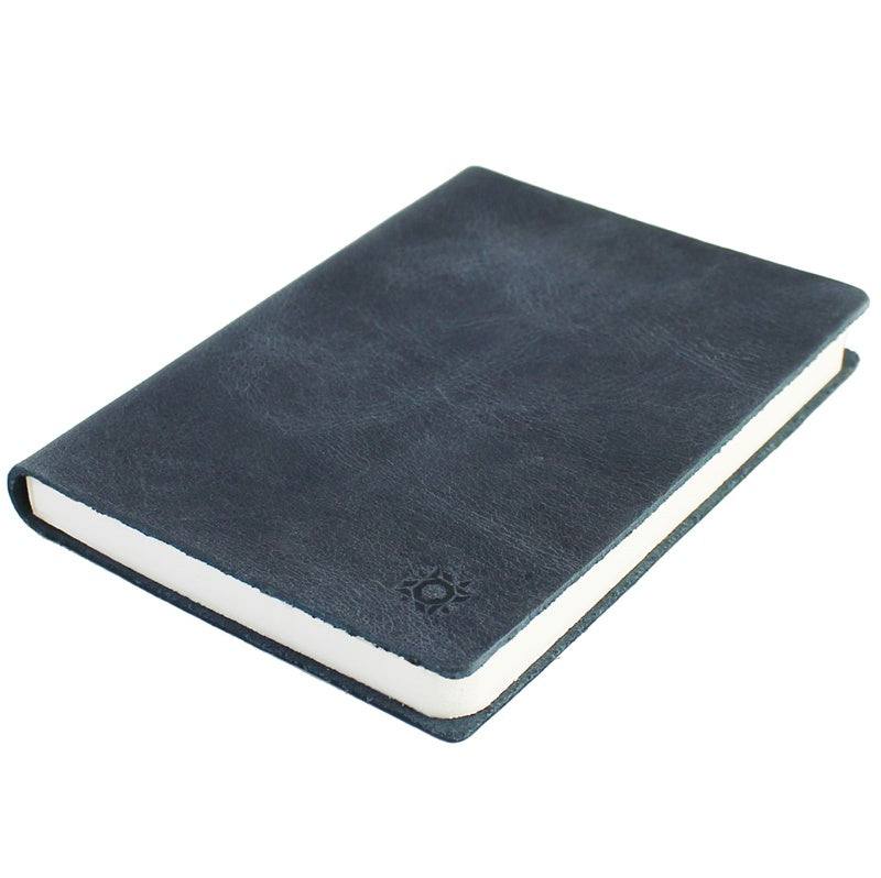 Libreta de piel Roma en azul con acabado encerado, moderna y vintage, 128 páginas lisas, papel ecológico, tamaño Pocket.