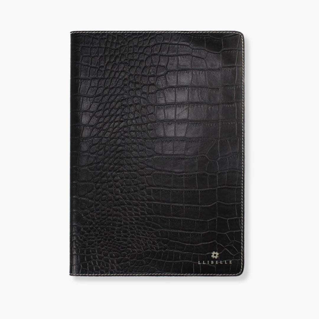 Libreta de piel grabada diseño cocodrilo, hecha a mano en España, color negro.