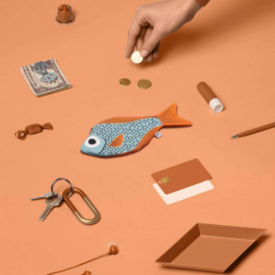 monedero con forma de pez color mint