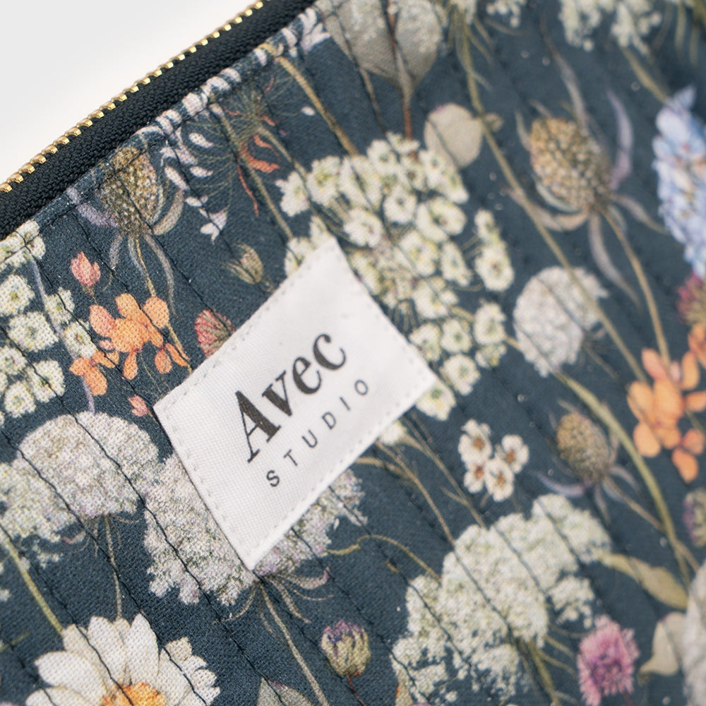 neceser grande azul oscuro con flores