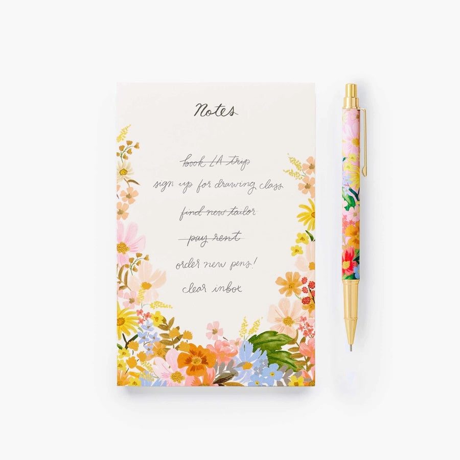 Elegant Portaminas Marguerite with floral design and gold accents.
