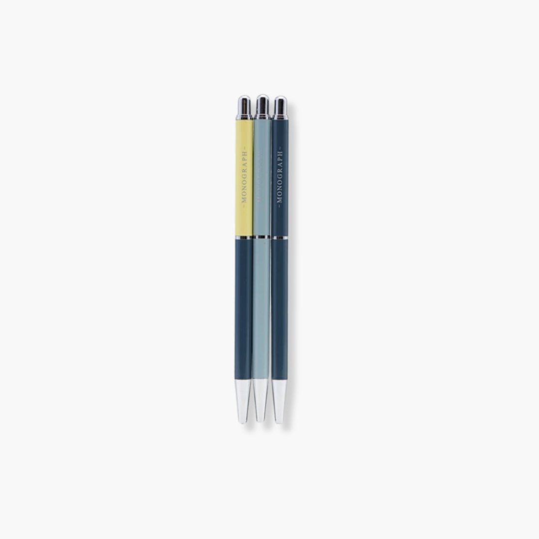 Set de 3 portaminas metálicos Monograph con diseño elegante y funcionalidad.