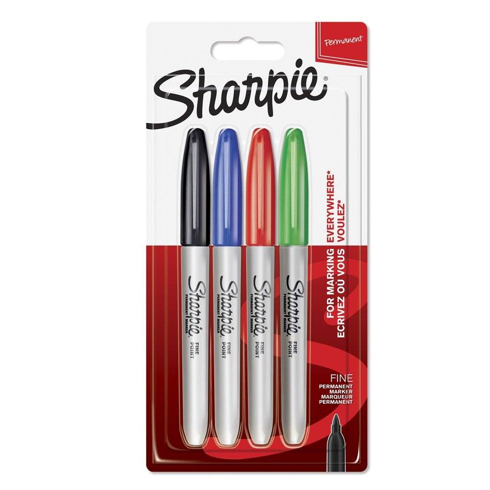 Set de 4 rotuladores permanentes Sharpie en colores negro, azul, rojo y verde, con punta fina para precisión y tinta duradera.