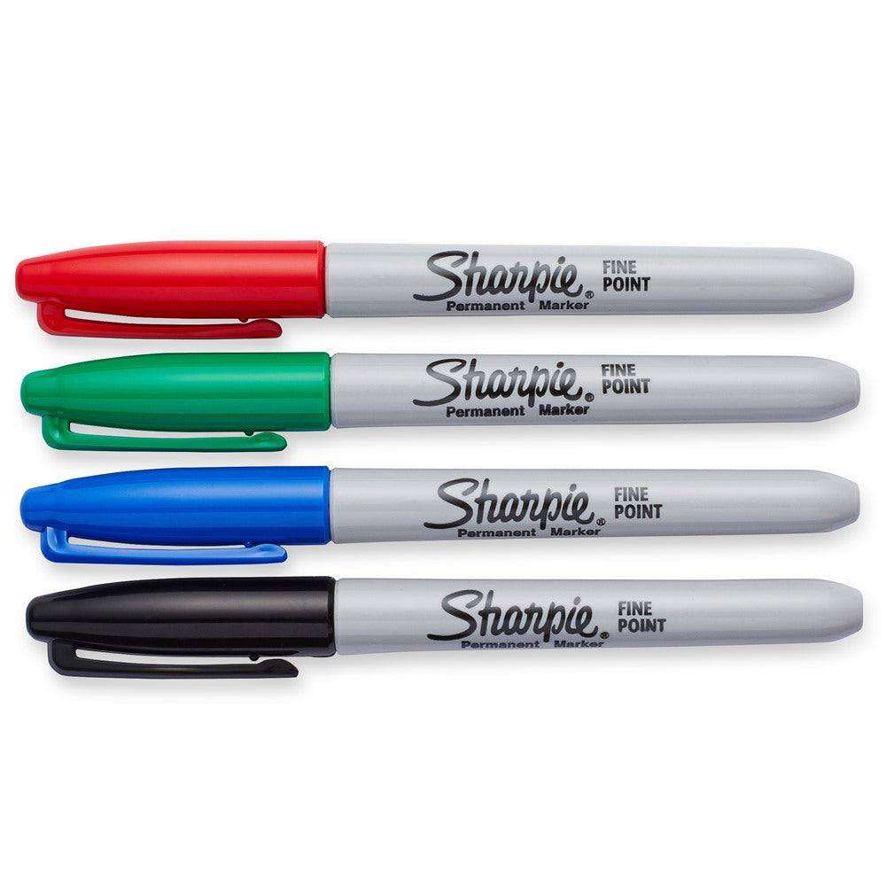 Set de 4 rotuladores permanentes punta fina Sharpie en colores rojo, verde, azul y negro.