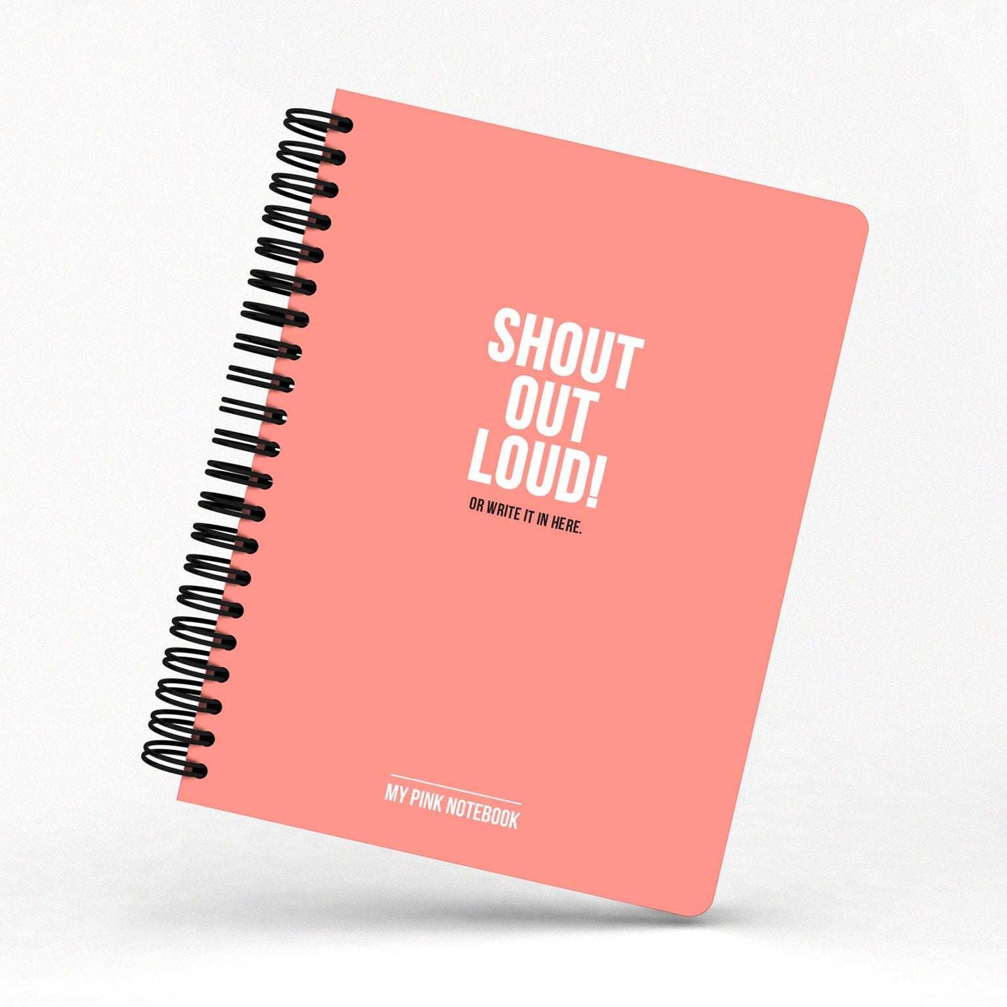 Libreta Shout Out Loud con espiral, tapa dura coral, diseño motivacional.