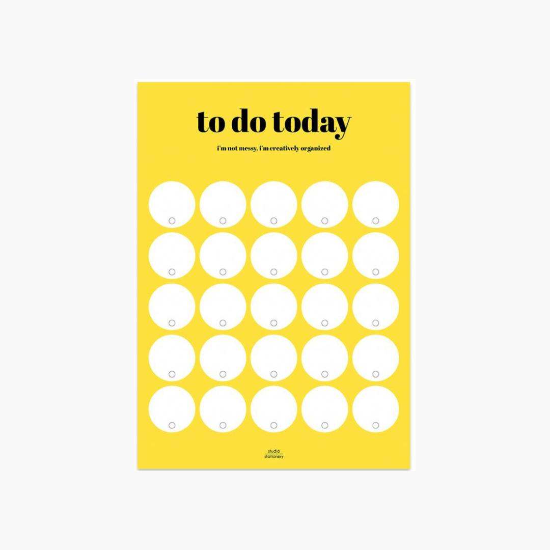 bloc de notas amarillo para tareas diarias