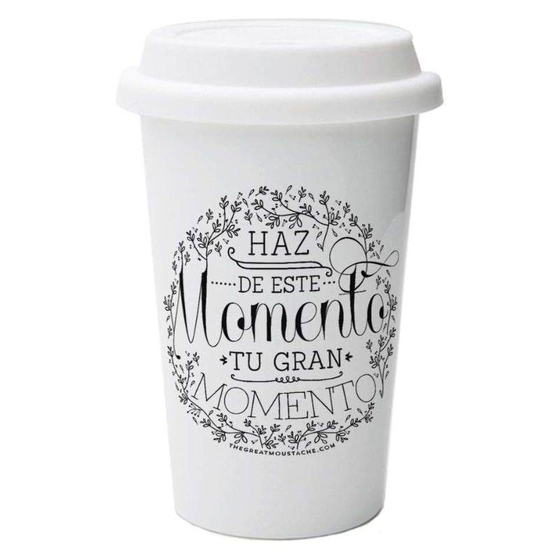 Taza de cerámica con tapa de silicona, diseño moderno, apta para microondas y lavavajillas, 40 cl.