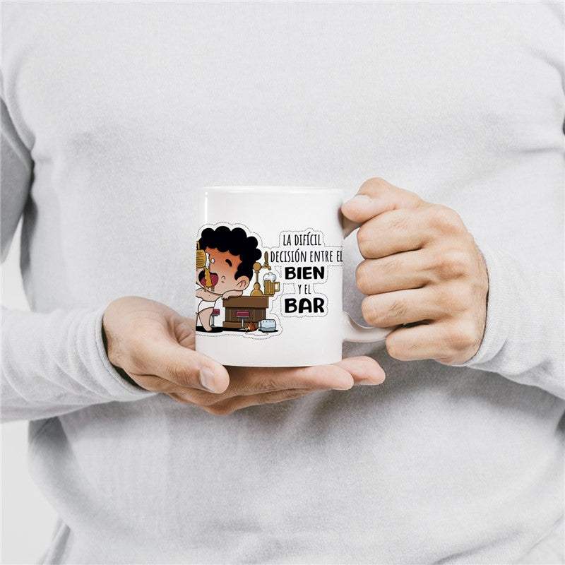 Taza El Bien y El Bar con diseño divertido y capacidad de 360 ml.