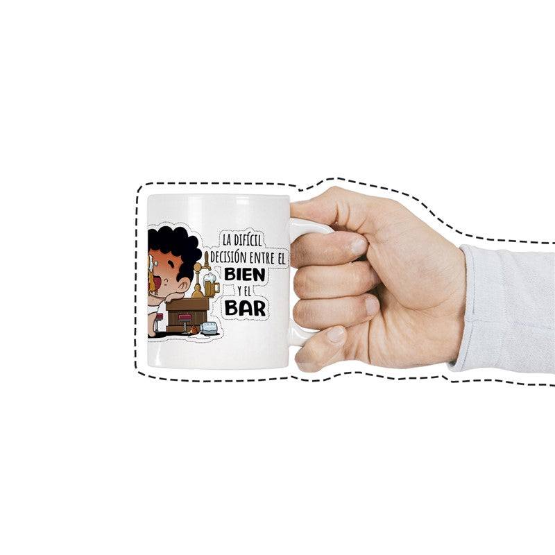 Taza de cerámica con diseño divertido y mensaje jocoso, capacidad de 360 ml. Apta para microondas y lavavajillas.