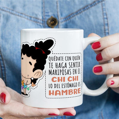 Taza Mariposas con diseño divertido y original, ideal para café o té, hecha de cerámica de alta calidad.