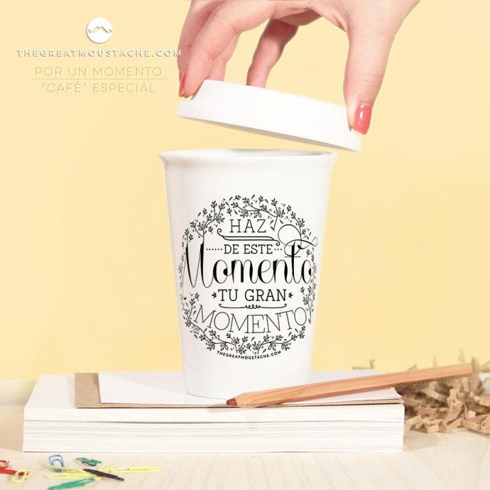 Taza de cerámica con tapadera de silicona para bebidas calientes y frías, diseño contemporáneo, 40 cl, Tu Gran Momento.