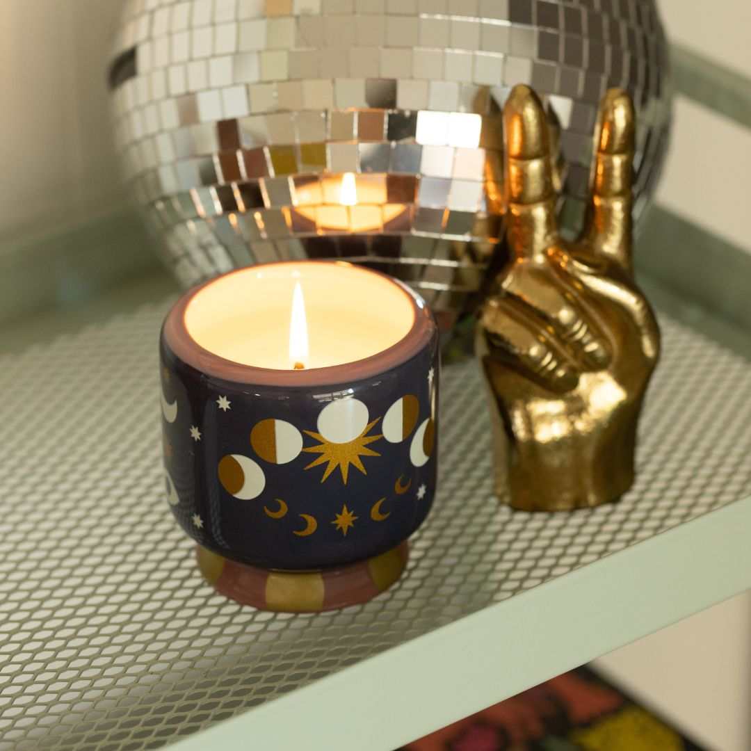 vela perfumada en recipiente de cerámica pintada paddywax de la colección a dopo moon phases