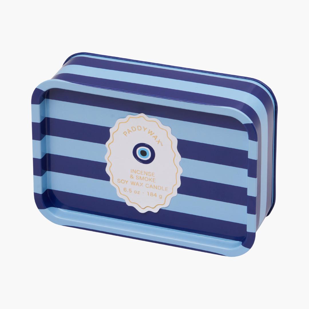 lata con vela con diseño de rayas en colores azules