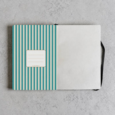 Detalle del cuaderno A5 Dog Parade de Alljoy Design