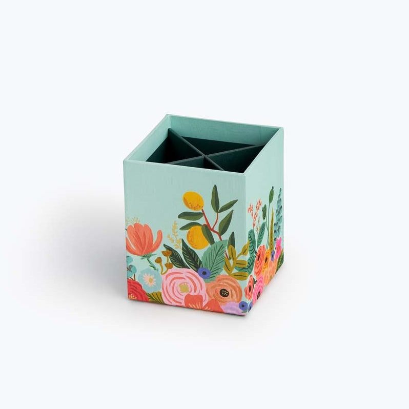 Cubilete portalápices Rifle Paper Co. Garden Party con diseño floral y detalles dorados.