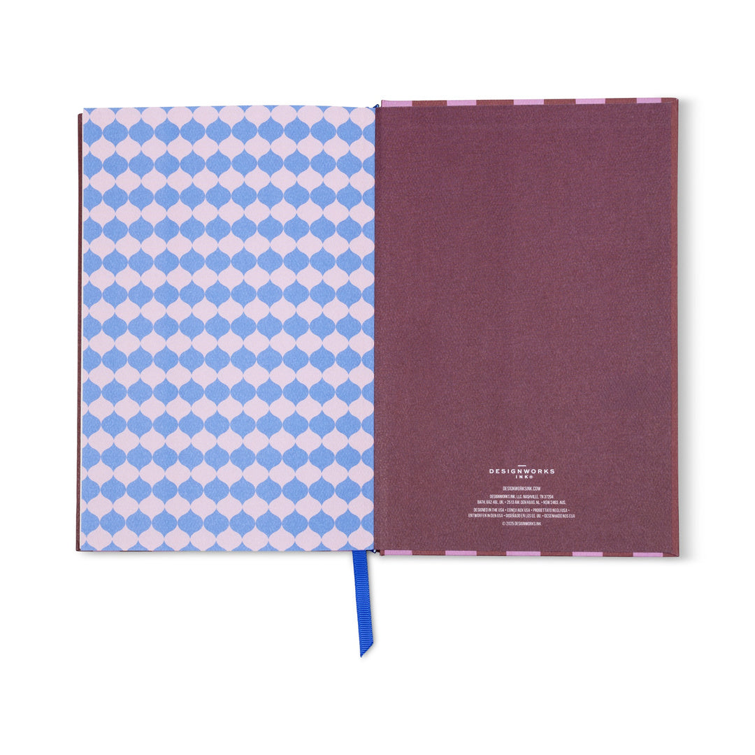 Detalle del marcapaginas de cinta del cuaderno Framed Floral Magnolia Journal