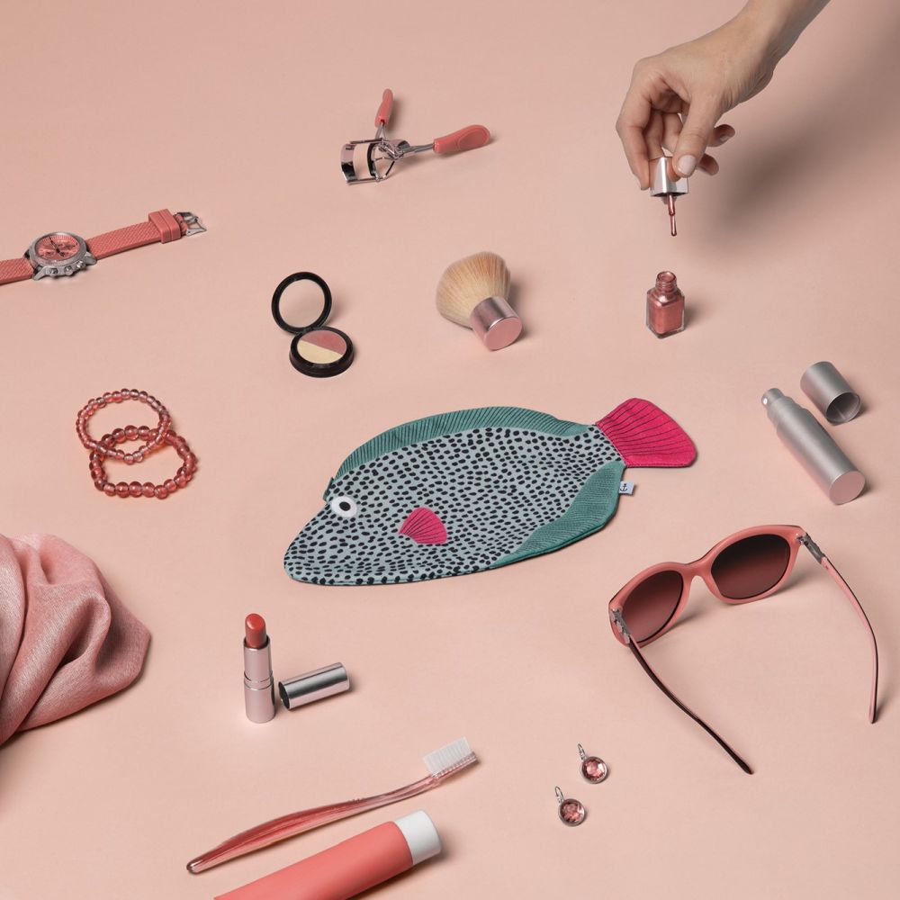 estuche con forma de pez, vista neceser
