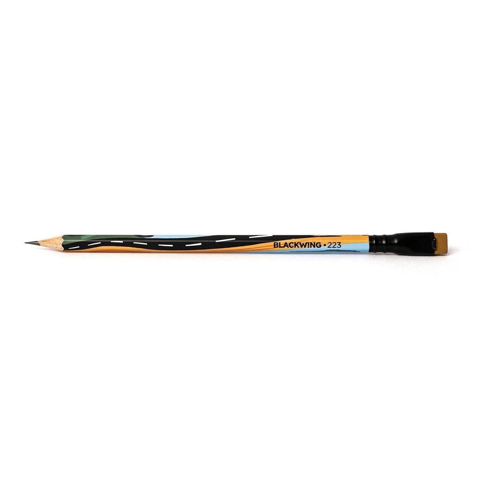 Lápiz BLACKWING Volume 223 edición limitada, inspirado en Woody Guthrie, diseño hexagonal de cedro y grafito equilibrado.
