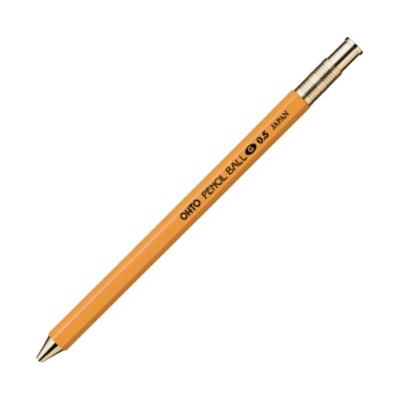 Bolígrafo OHTO 0.5mm de madera de cedro con detalles dorados.