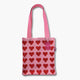 bolsa de tela rosa con corazones rojos y asas largas