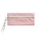 Estuche de Tela Cottony ICONIC rosa con cierre de cremallera y lazo, diseño elegante y funcional.