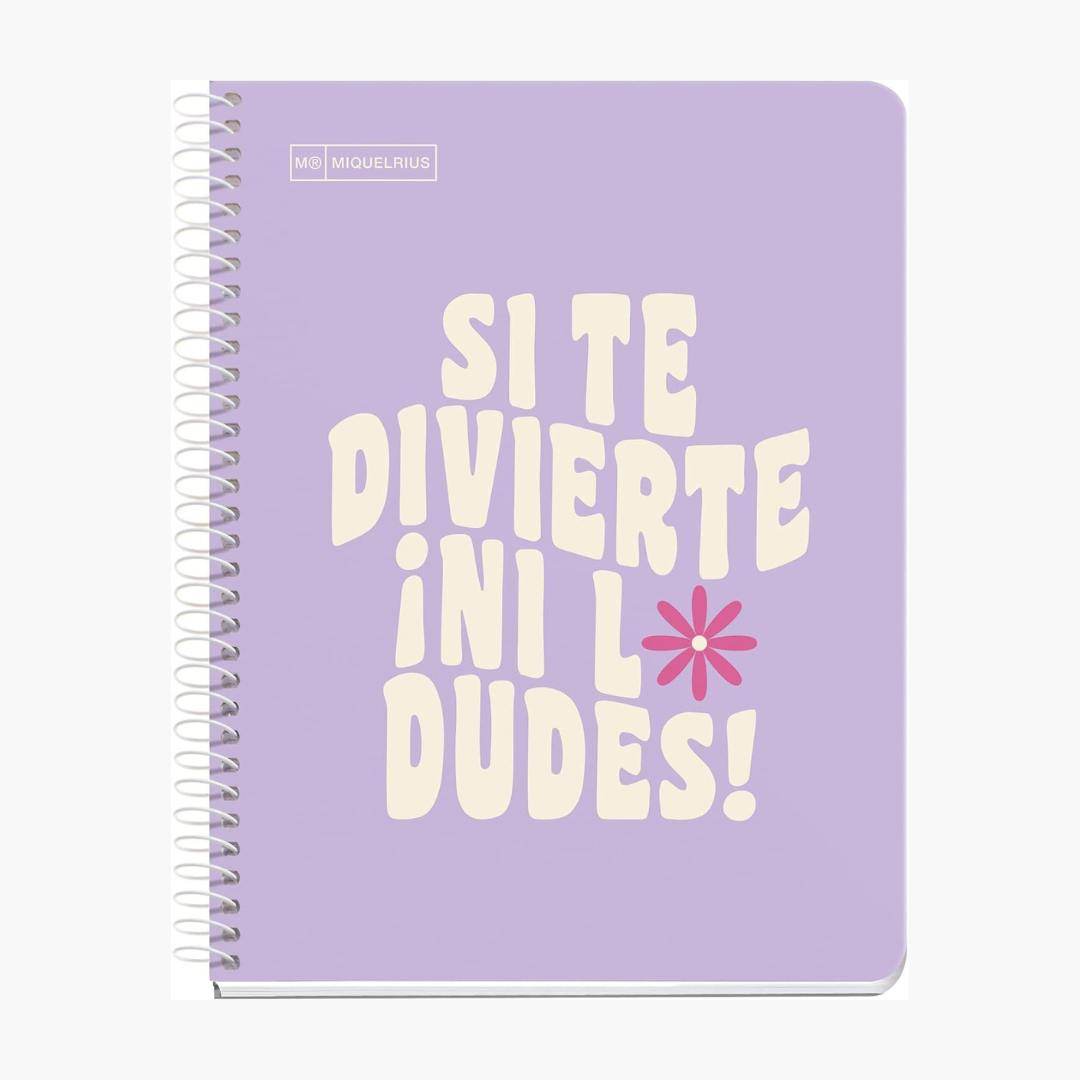 Cuaderno A5 con frases motivadoras, tapa dura, diseño inspirador, color morado, espiral premium, microperforado, FSC Mix Credit, fabricación sostenible.