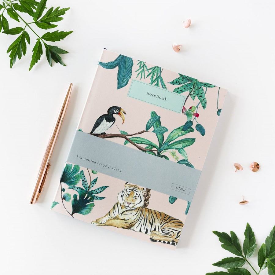 Cuaderno A-Journal Jungle con ilustración de selva, 18 x 14 cm, tapa blanda.