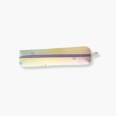 Estuche Pequeño Hannai Rainbow compacto y colorido con diseño "Rainbow", cierre de cremallera seguro, ideal para lápices y bolígrafos.