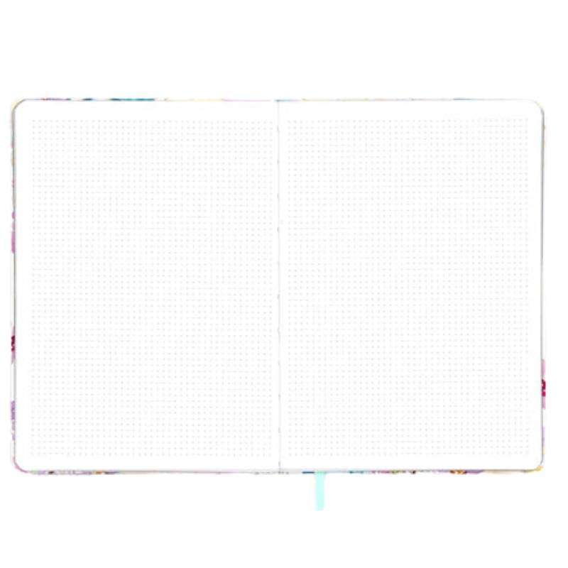 Cuaderno Bullet Journal Mari con páginas punteadas y cinta de registro, ideal para organización creativa.