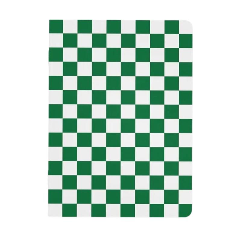 Cuaderno A5 Square con diseño elegante de cuadros verdes y blancos, tamaño A5, 40 páginas interiores de papel crema.